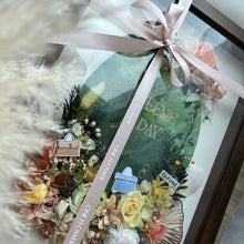 Load image into Gallery viewer, Premium Preserved Flower x Oil Painting Art Frame - Have Fantastic Moments