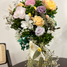 Load image into Gallery viewer, Preserved Flower Bridal Bouquet European Water Drop Style