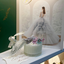 Load image into Gallery viewer, Guest gift Floral Candle 10 units up