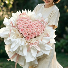 將圖片載入圖庫檢視器 Love In My Heart 39 roses heart‑shaped fresh flower bouquet XL 心裏藏着一份甜