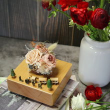 Load image into Gallery viewer, Life is a DREAM Preserved Flower Music Box Home Demor Dusty Pink 永生花 X 火車音樂盒治癒家居擺設