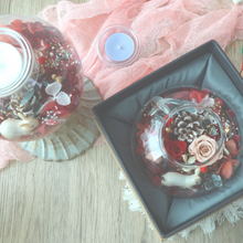 Load image into Gallery viewer, One Flower Dreamy Floral Scented Glass Ball Classic Red 夢幻永生花 X 香薰水晶球治癒系家居擺設