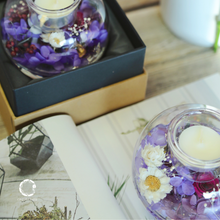 Load image into Gallery viewer, One Flower Dreamy Floral Scented Glass Ball Classic Red 夢幻永生花 X 香薰水晶球治癒系家居擺設