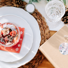 Load image into Gallery viewer, One Flower Dreamy Floral Scented Glass Ball Classic Red 夢幻永生花 X 香薰水晶球治癒系家居擺設