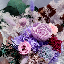 Load image into Gallery viewer, Preserved flower Carnation bouquet Miss Elegance (母親節限定)