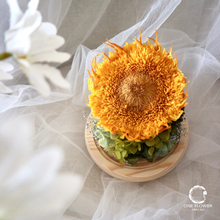 Load image into Gallery viewer, oneflowermacau 永生花/保鮮花 向日葵玻璃瓶