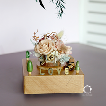 Load image into Gallery viewer, Life is a DREAM Preserved Flower Music Box Home Demor Blossom Pink 永生花 X 火車音樂盒治癒家居擺設