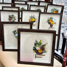 Load image into Gallery viewer, Classic Dried Flower Preserved Flower Frame Workshop 1.5Hours
