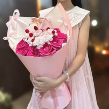 將圖片載入圖庫檢視器 Miss Princess Chloe Fresh Flower Bouquet
