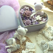 將圖片載入圖庫檢視器 Gift Set - Premium Preserved Flower Box Elegant Purple  + Scented Bear Plaster
