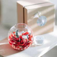 將圖片載入圖庫檢視器 One Flower Dreamy Floral Scented Glass Ball Classic Red 夢幻永生花 X 香薰水晶球治癒系家居擺設
