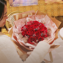 將圖片載入圖庫檢視器 Preserved Flower Deluxe Fairy Dream Proposal Bouquet Classic Red 19 Stems
